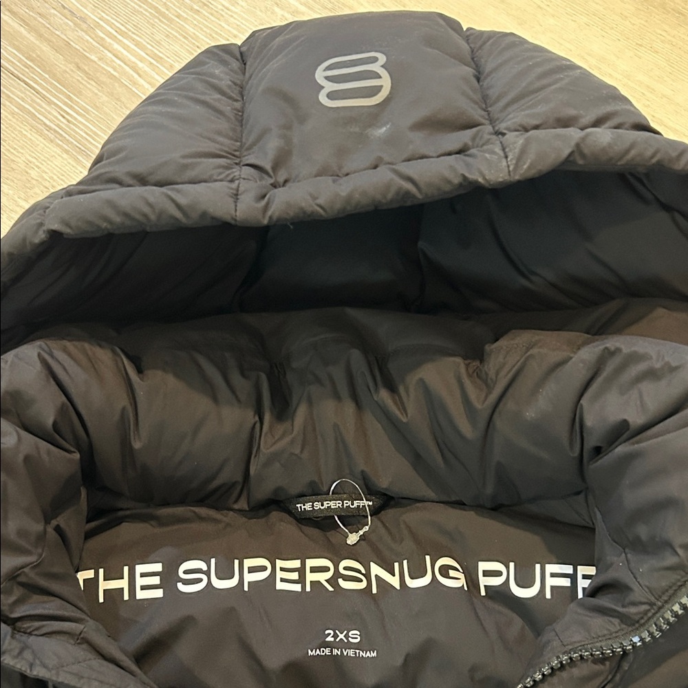 Aritzia super puff jacket shorty in black - Picture 2 of 8